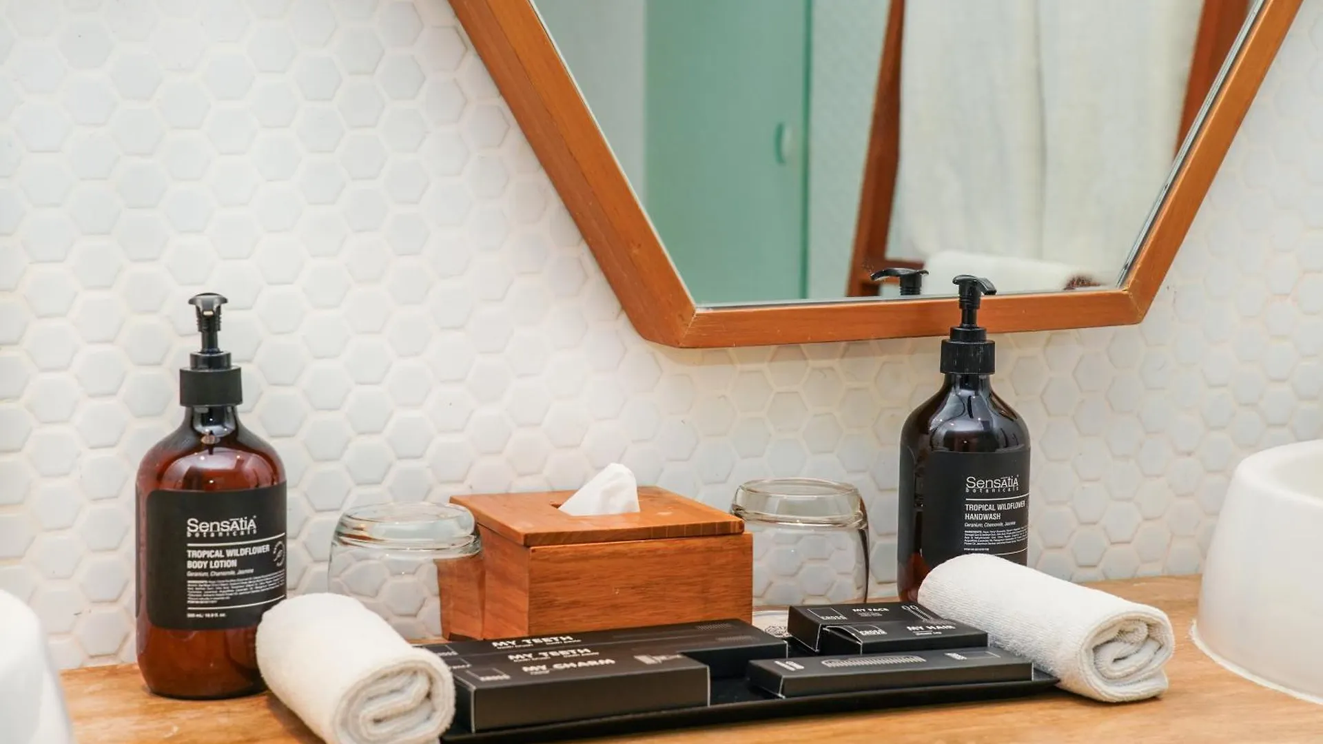 Отель Cross Paasha Bali Seminyak Индонезия